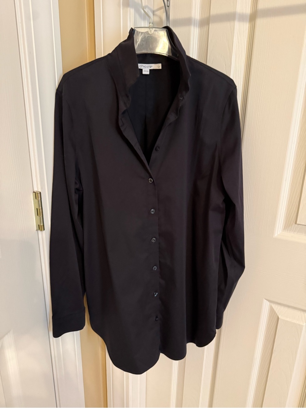 Chico’s No-Iron Stretch Black Button Down Tunic Long Sleeve Size 1 EUC